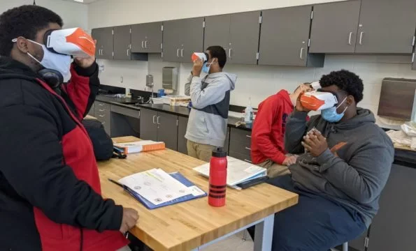 Elementary School students learning with VR