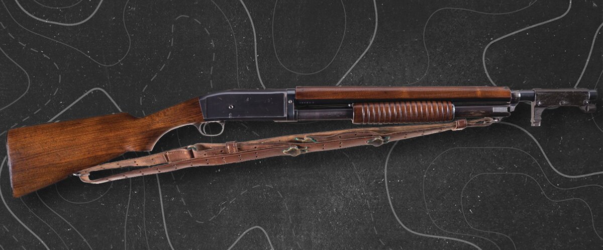 Instead of a ported metal heat shield, the bottom-eject M10 used a walnut handguard.