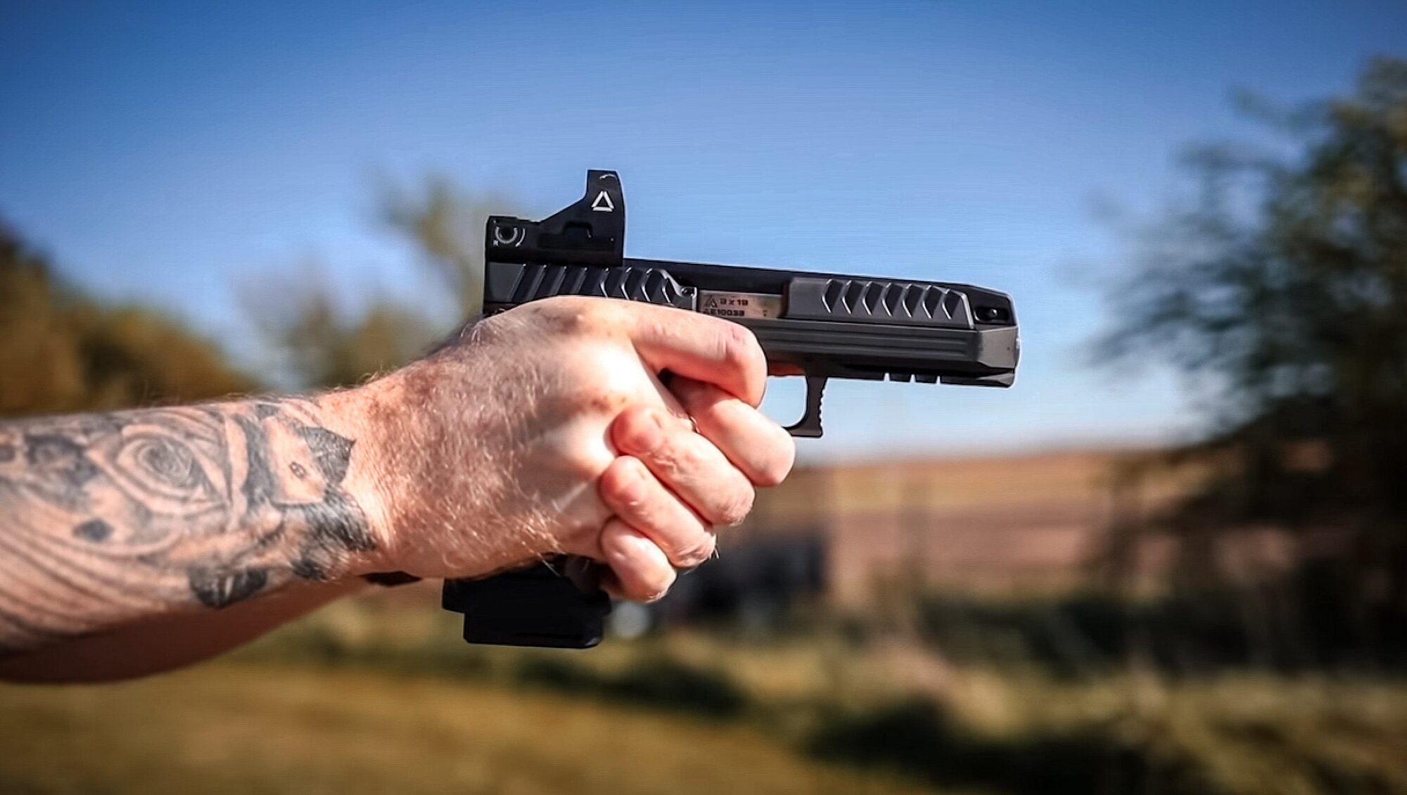 Laugo Alien Pistol