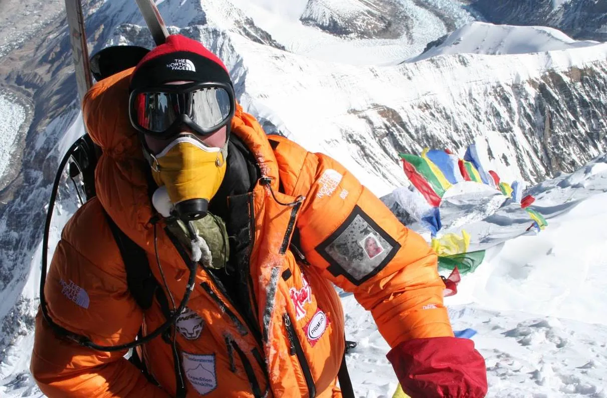 high-altitude mountaineering hacks, free range american, Olof Sundstrom on the summit of Mount Everest in May 2006. Photo by Olof Sundstrom via Wikipedia Commons.