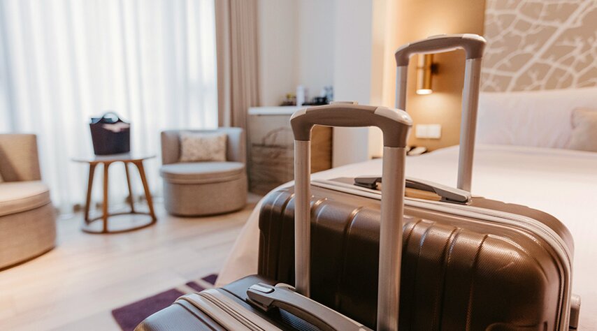 Airbnb luggage storage: 5 ways to manage your guests’ luggage