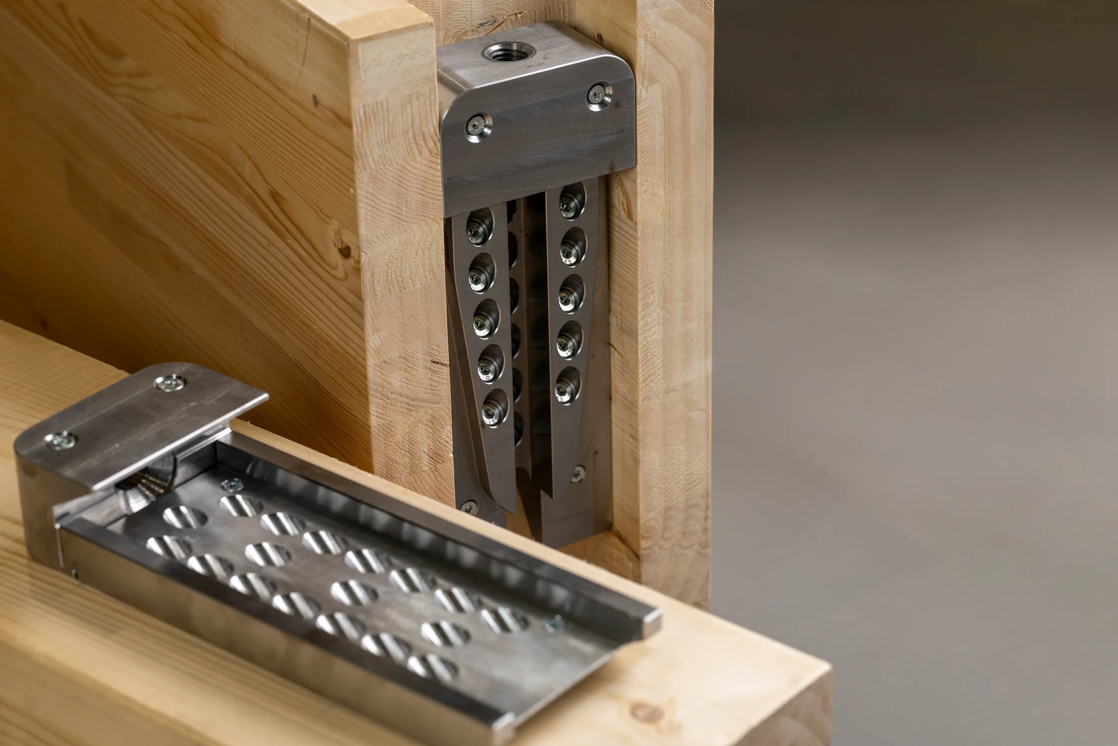 Beams with integrated plug-and-play connectors