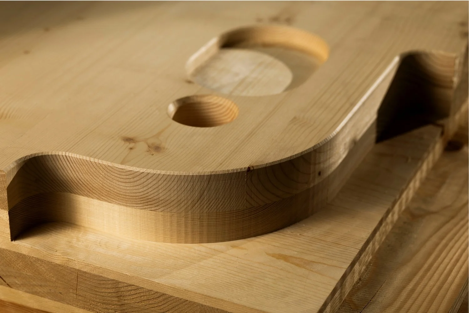 KI-​gestütztes Design und fort­schritt­li­che Robo­tik gewähr­leis­ten die präzi­se Ferti­gung einzig­ar­ti­ger Kompo­nen­ten.