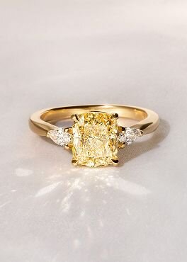 Yellow Cushion Amaya - 3.01ct