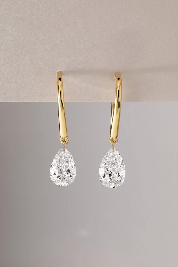 pear diamond drop earrings in yellow gold