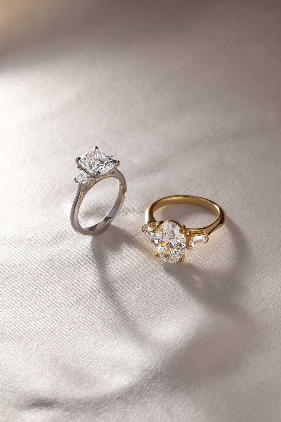 Cushion-cut diamond ring in platinum and oval-cut in yellow gold with a three-stone setting