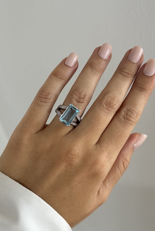 4.29 Carat Emerald Cut Aquamarine Split Shank Diamond Band Ring in Platinum - Naveya