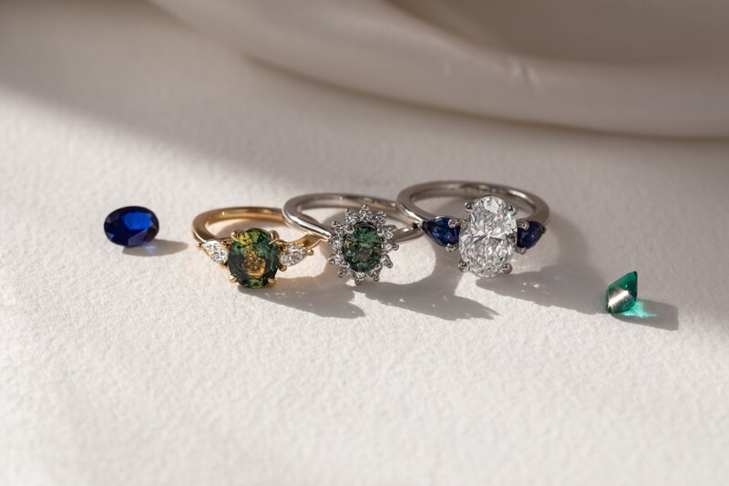 Sapphire engagement rings in yellow gold and platinum with different settings and loose sapphire gemstones