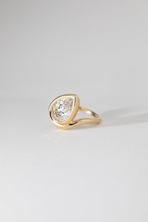 2.00 Carat Lab Grown Pear Diamond Twisted Bezel Bespoke Engagement Ring in 9k Yellow Gold