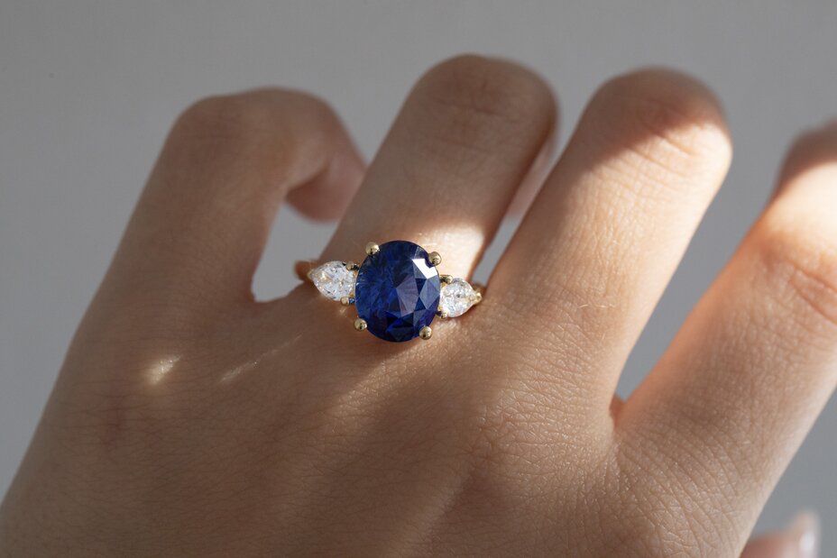 5.09 Carat Oval Blue Sapphire Trilogy Engagement Ring In Yellow Gold - Nimi