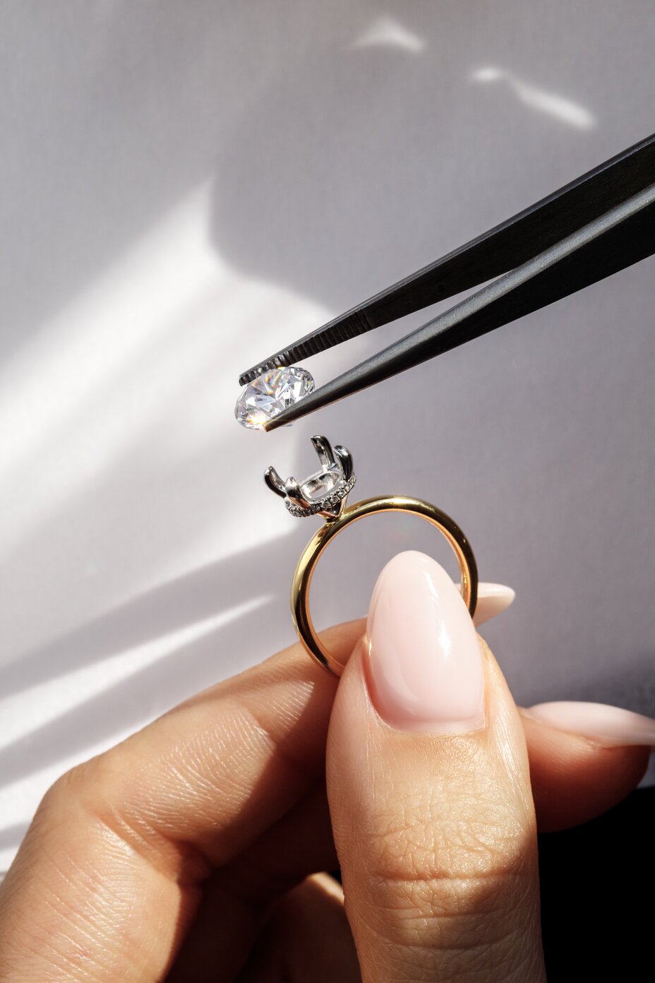 Setting a diamond in a mount