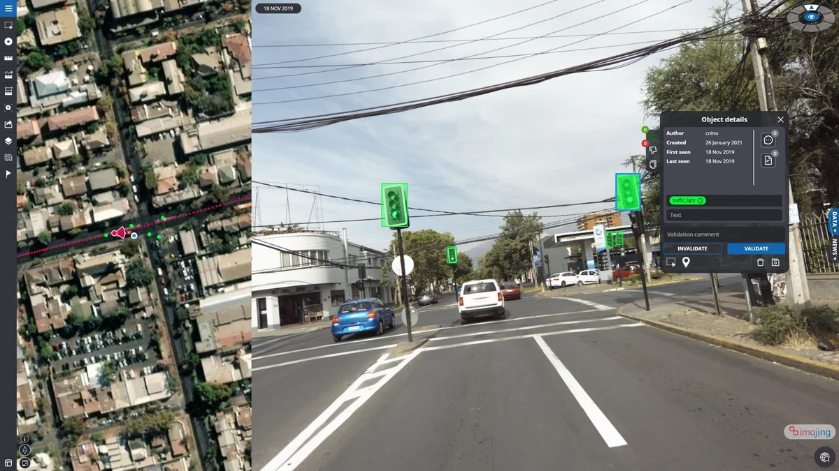 imajnet Gecko: traffic lights detected and highlighted at an urban intersection, also plotted on the aerial view