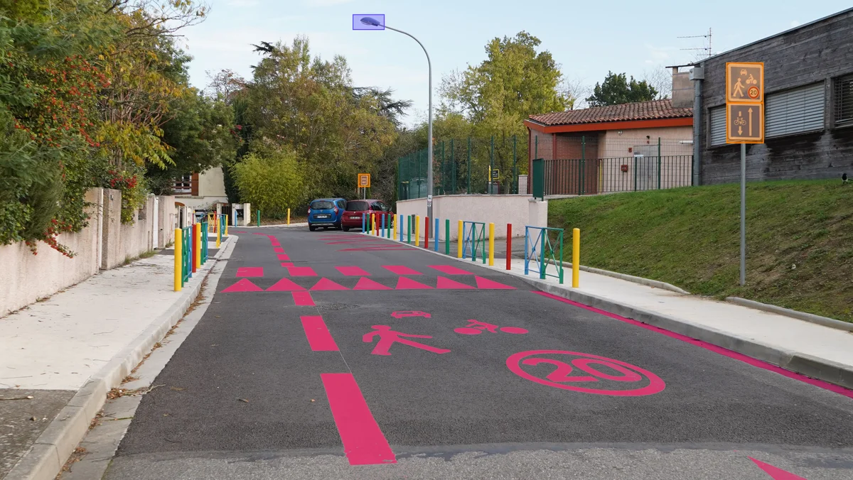 Imajing AI pedestrian crossing and road marking detection