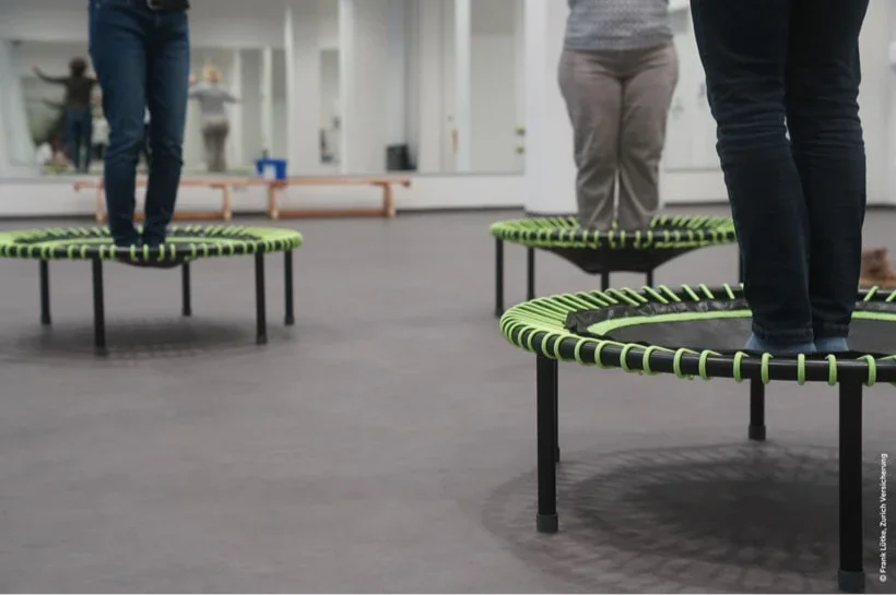 Collaborateurs de Zurich à l'entraînement, debout sur le bellicon ; extrait de photo