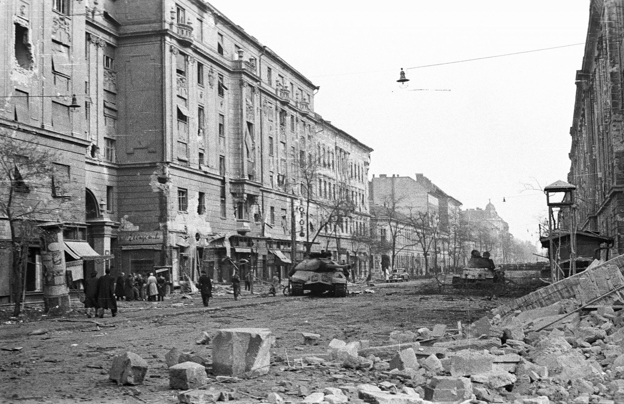 The 1956 Hungarian Revolution and the Russian Tanks That Crushed It ...