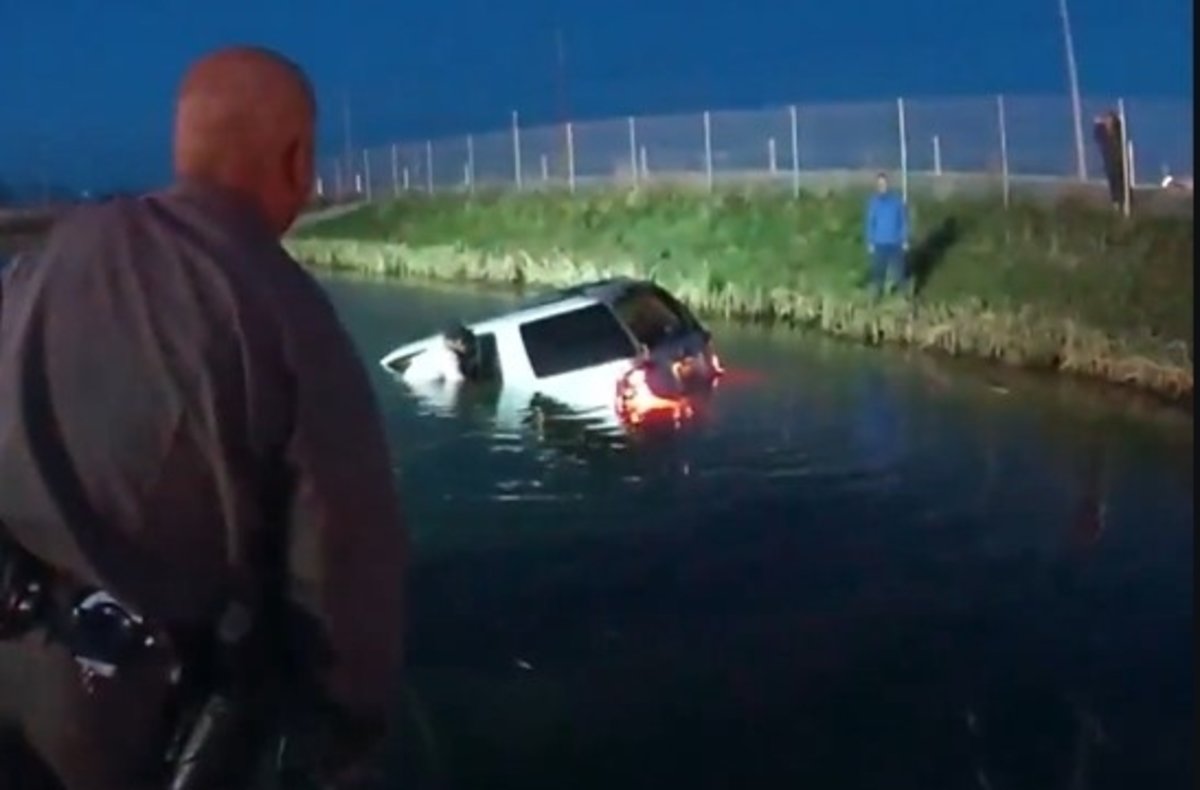 Watch This Heroic New York Rescue of Woman Drowning in SUV