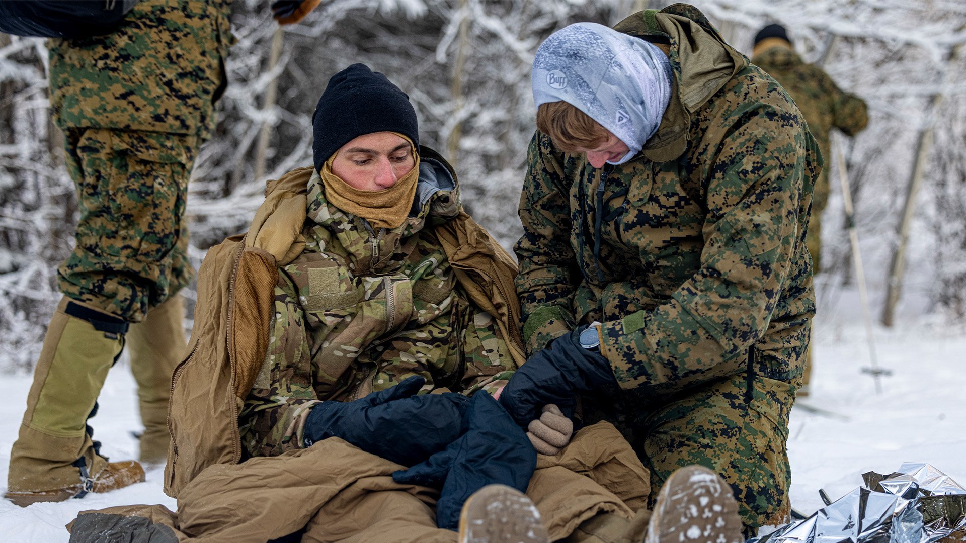 Navy Santa Spreads Xmas Cheer to Sailors on HighYear Tenure List