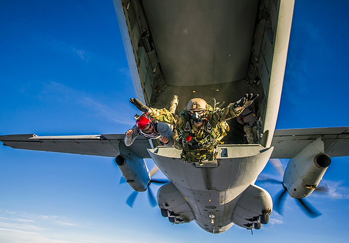 The ‘Trojan Parachute Club’ Were the Army’s First Combat HALO Jumpers ...