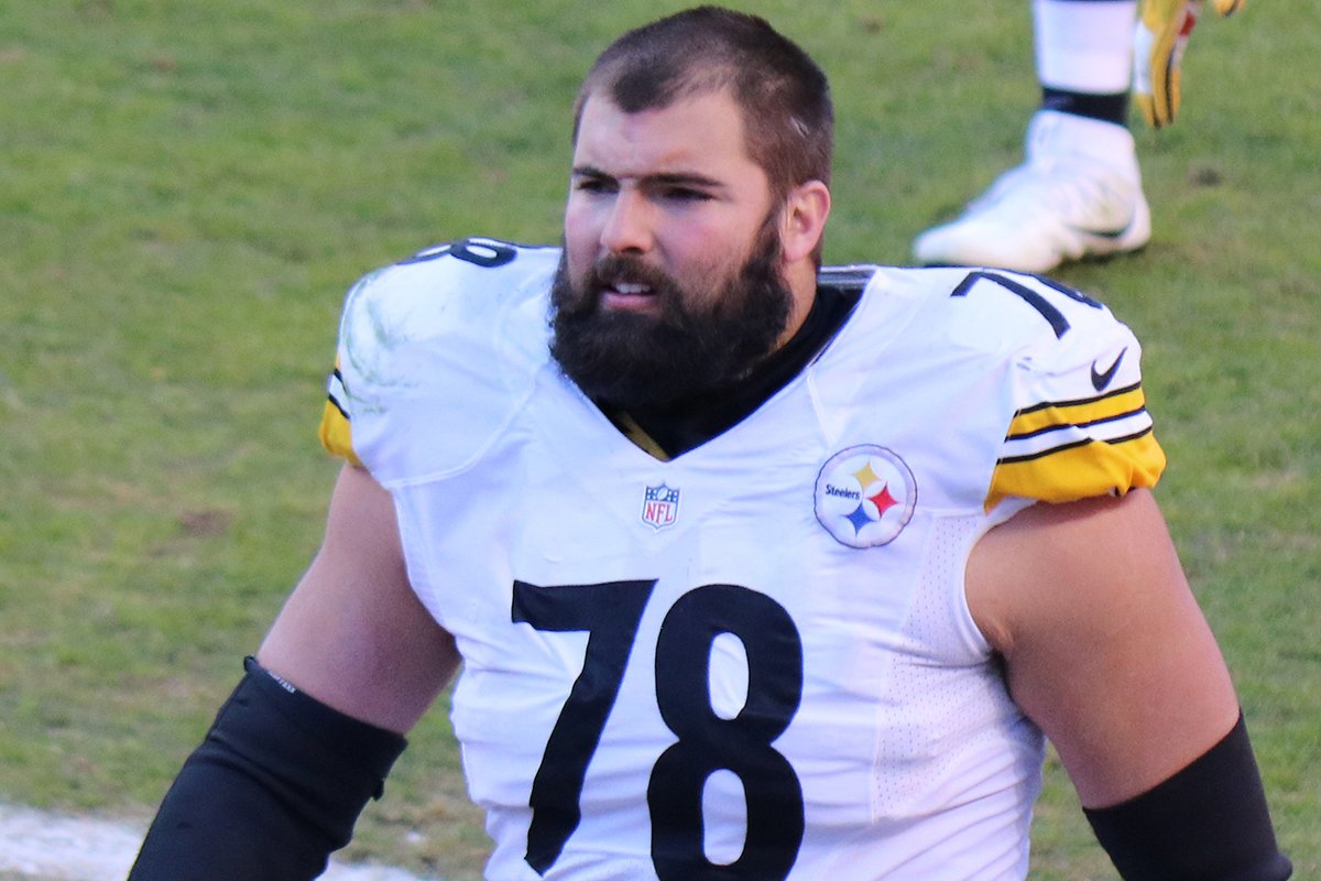 After 7 Years in the NFL, Decorated Army Ranger Alejandro Villanueva
