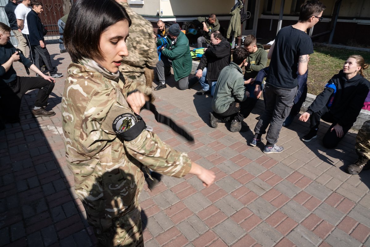 DISPATCH: A Crash Course in Combat First Aid for Ukraine Soldiers and ...