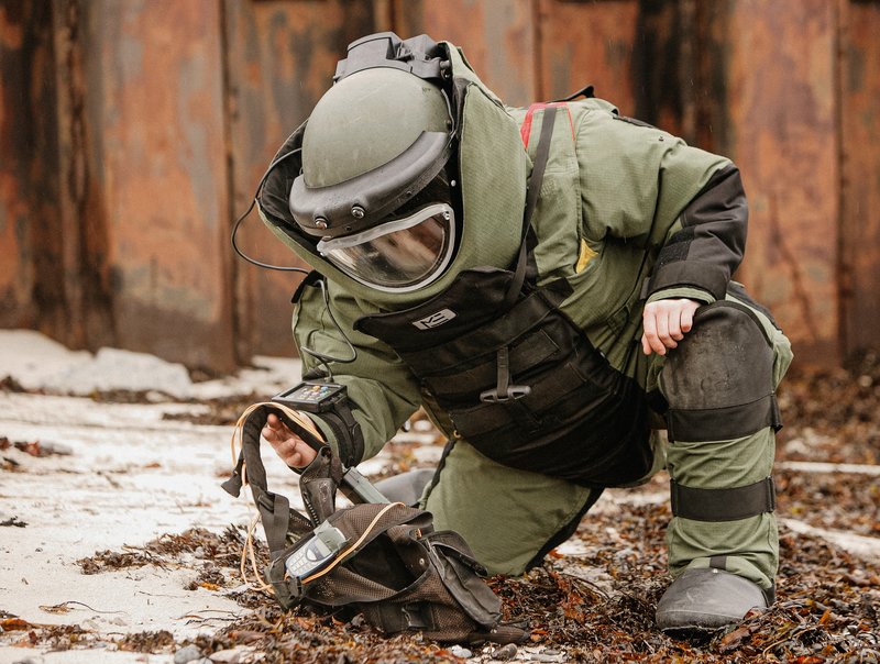 EOD: A History of Explosive Ordnance Disposal From World War II to Today