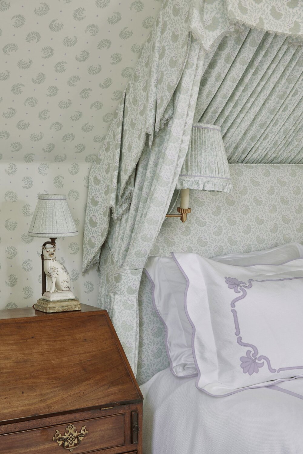 Using Floral Prints and Patterns in a Bedroom-- How to Layer Pattern o ...