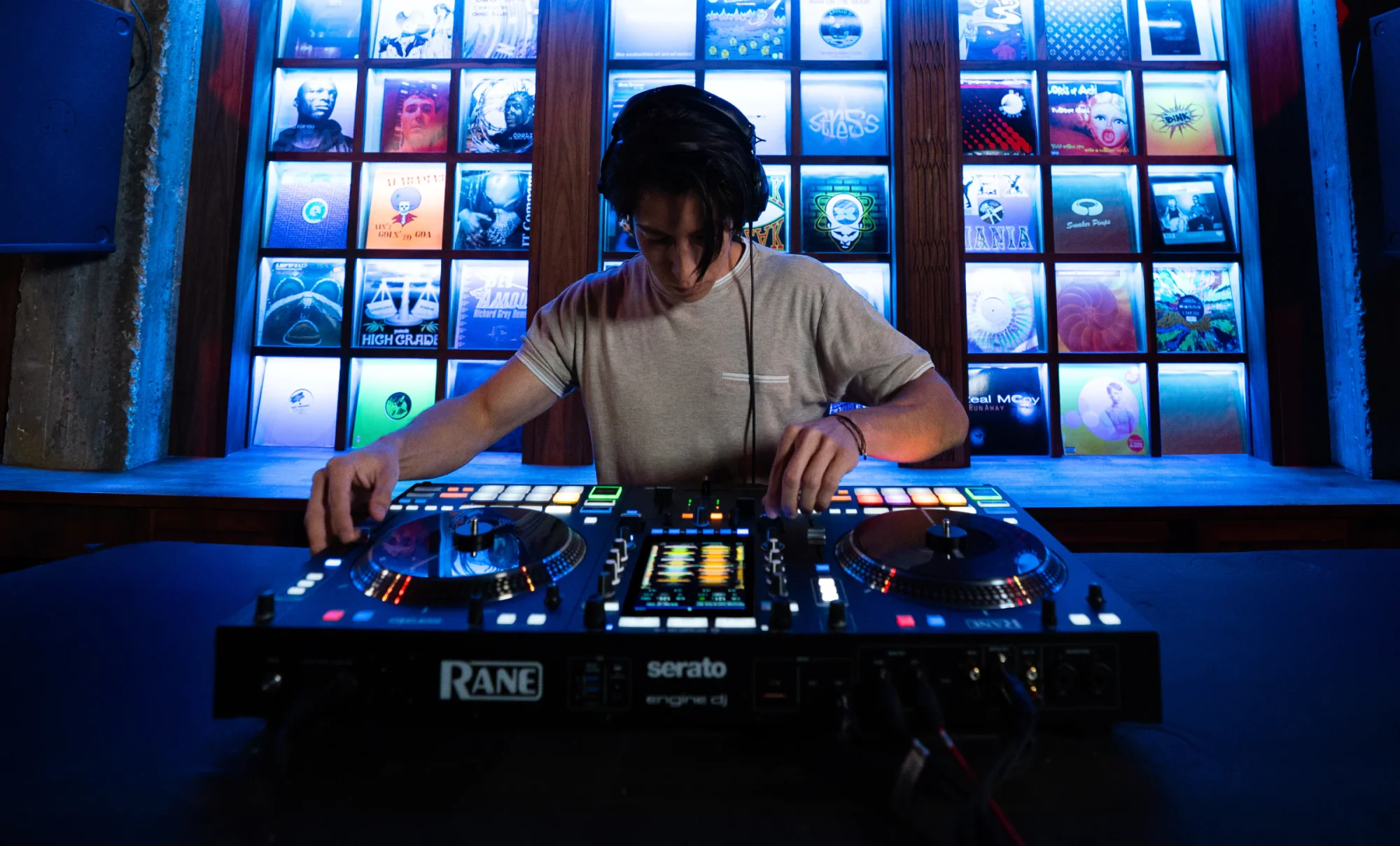 RANE SYSTEM ONE - All in one standalone DJ controller