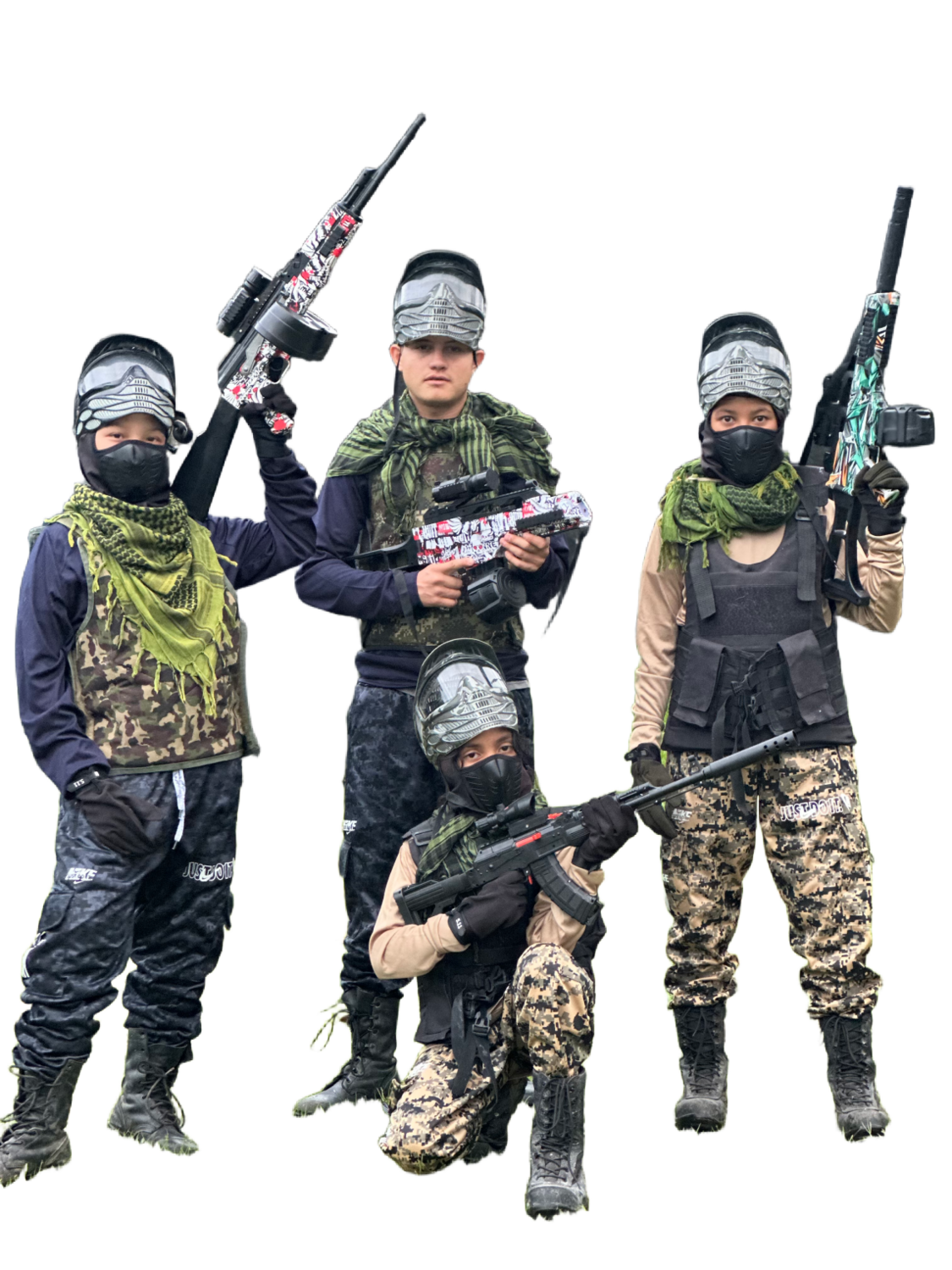 Niños jugando paintball