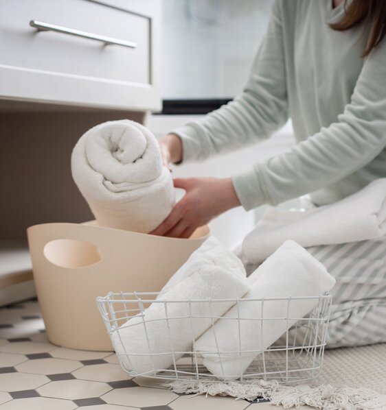 How to declutter and keep your bathroom organized | Bath Fitter CA