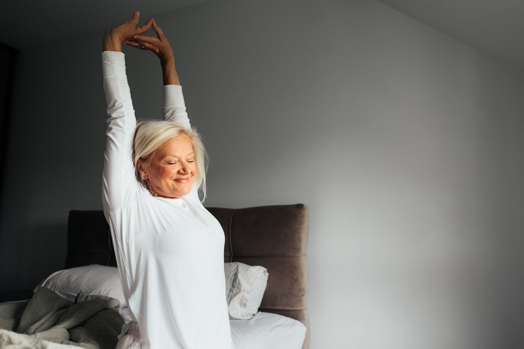The Best Therapeutic Morning Stretches to Fix Joint Pain