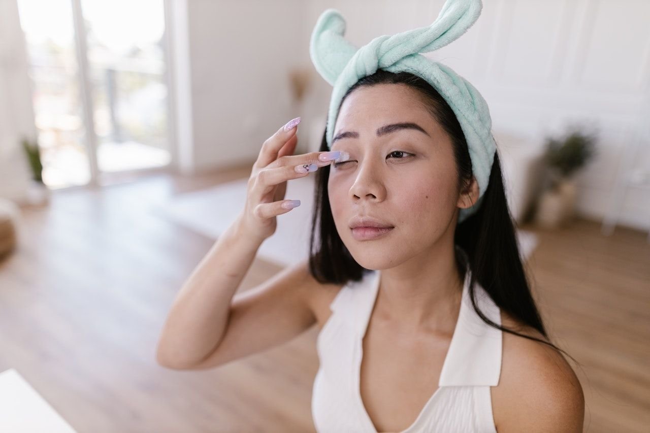 dry-skin-around-eyes-and-eyelids-causes-treatment