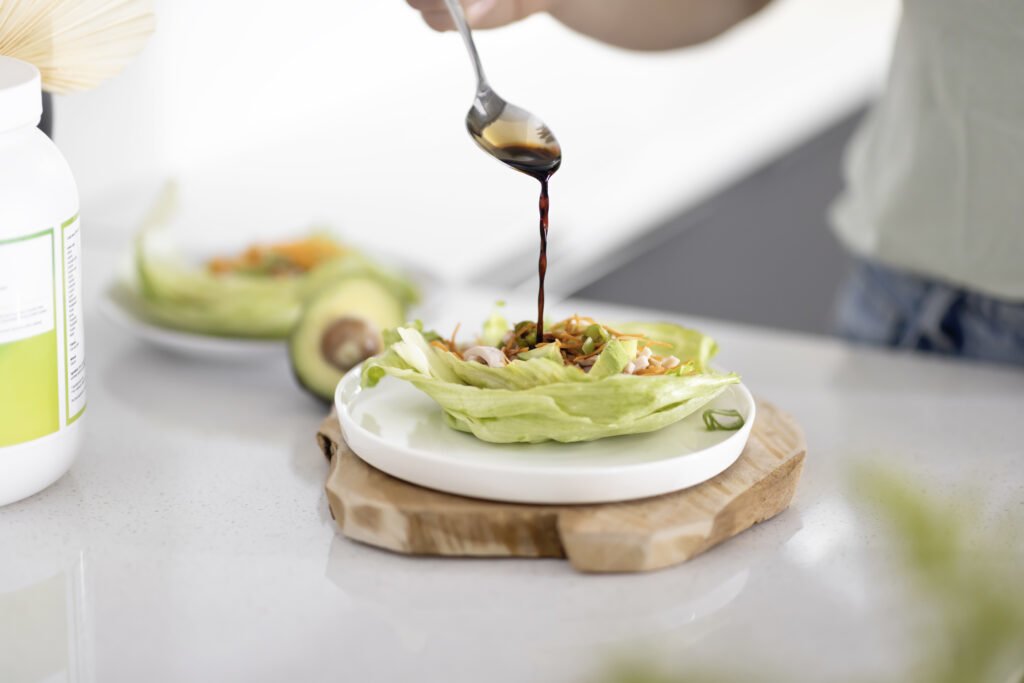 Recette de feuilles de salade garnies de poulet fumé | FitForMe