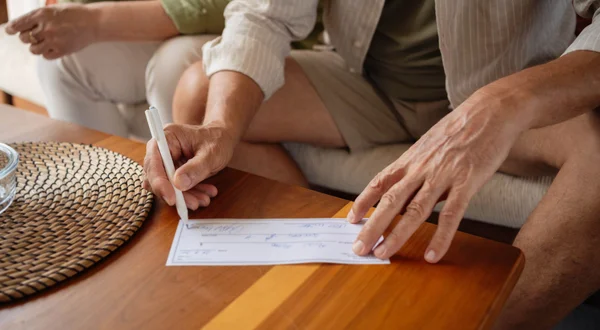 Cheque devolvido motivo 35: entenda o que é e como resolver