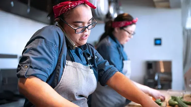 women cooking restaurant