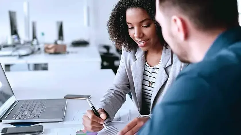 woman-working-with-employee-at-desk