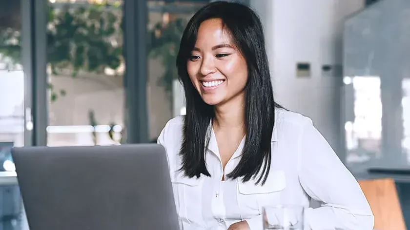 smiling-woman-looking-at-laptop