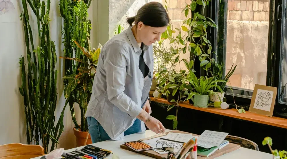 A woman who is getting ready to sit down at her desk and conduct a Missouri business search