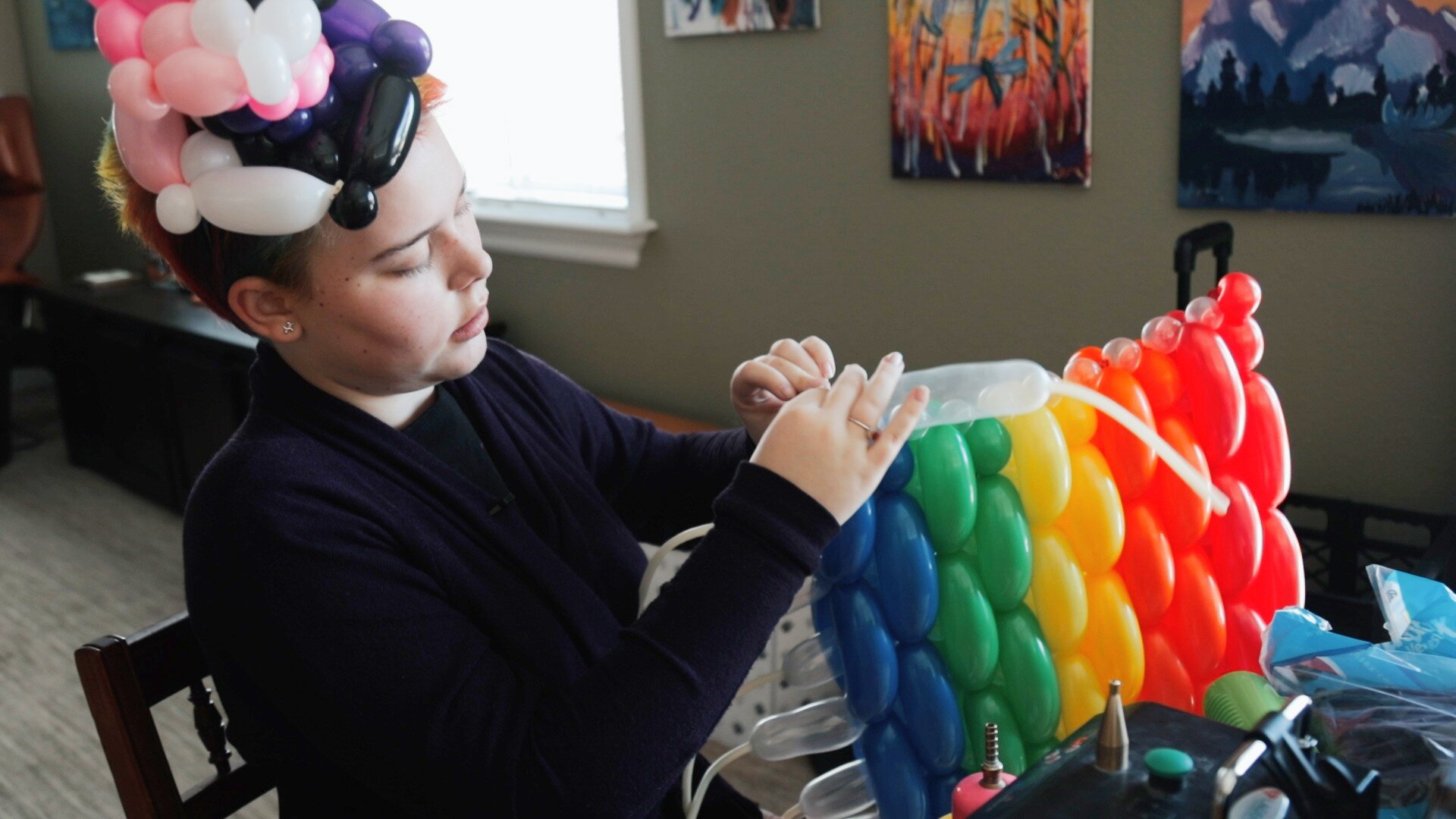 Colorado teen shows her pride through the art of balloon twisting ...
