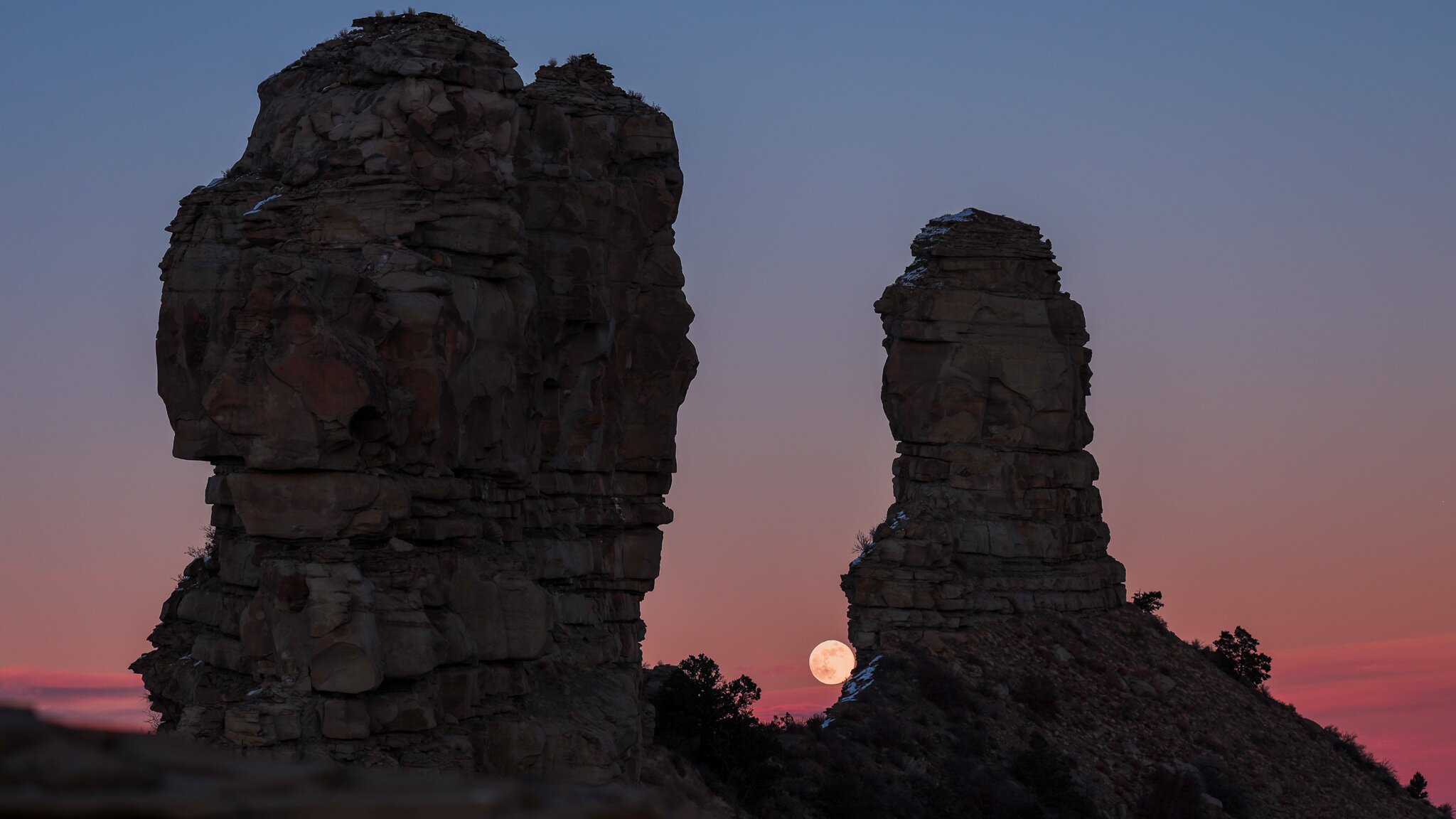 Rare lunar alignment returns to Chimney Rock after 18 years | Rocky ...