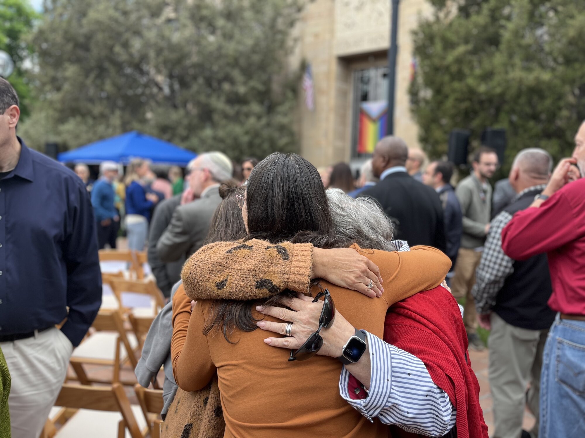 Hundreds gather in Boulder after attack to denounce antisemitism ...