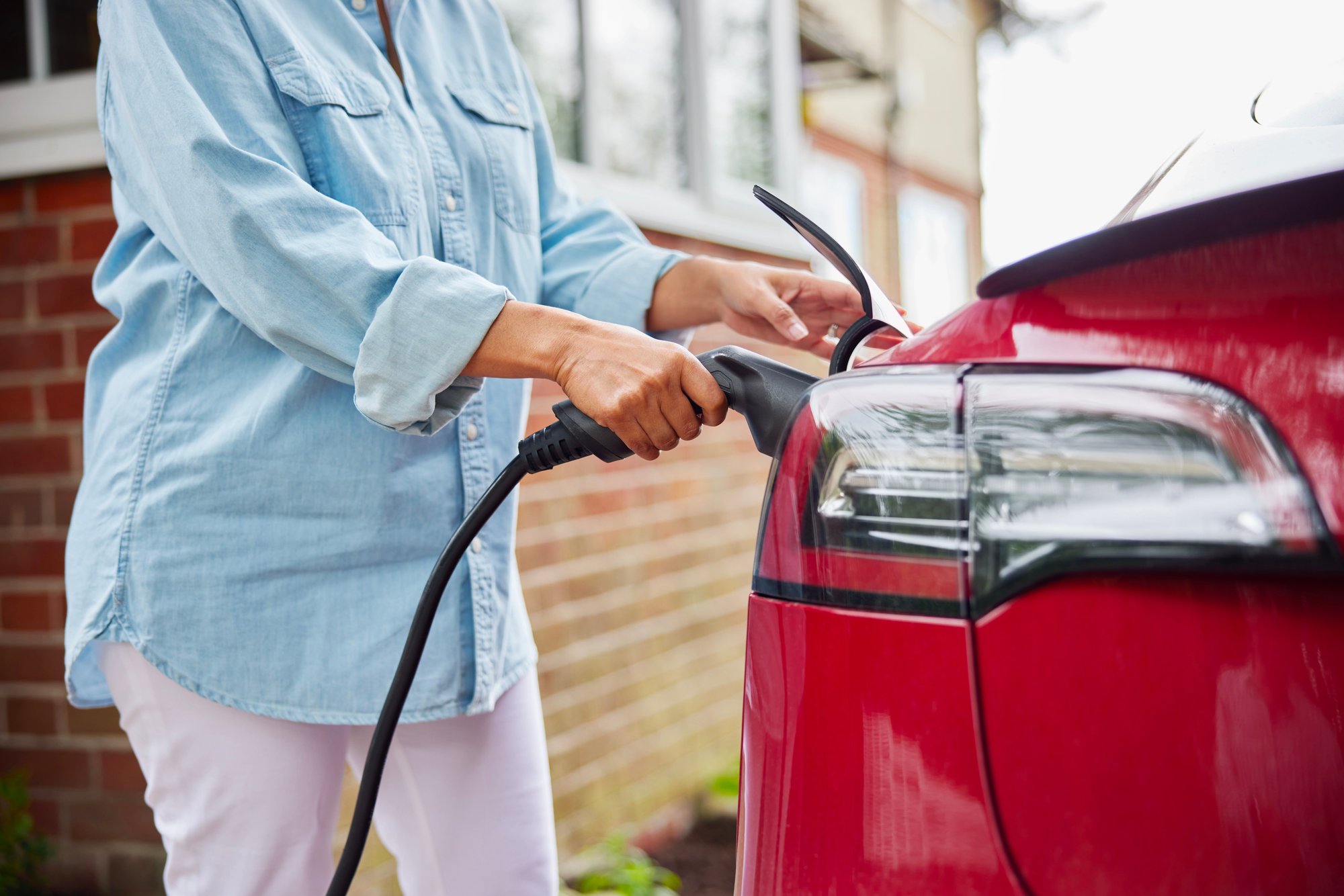 are-all-home-ev-chargers-universal