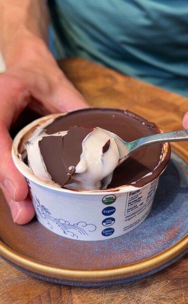 how many grams of protein in 1 cup of plain yogurt