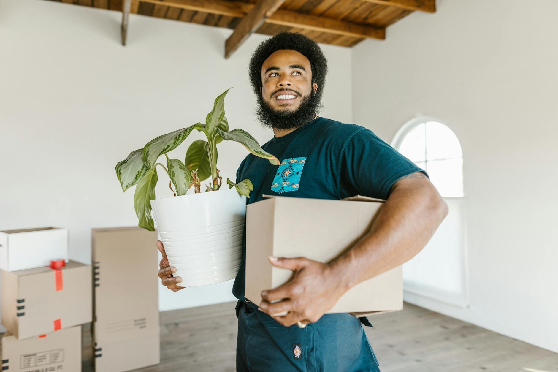 Moving into a new house checklist: 21 essential steps